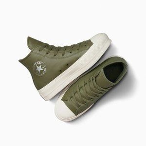 Chuck Taylor All Star Lift Platform Leather in Utility Green/Silver. Sz: 8